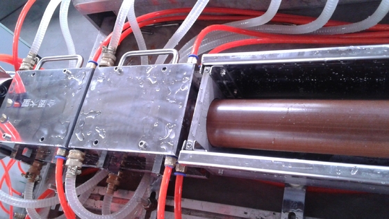 Cadena de producción del perfil de Consuption WPC de la energía baja, máquina de la protuberancia de WPC para Fense